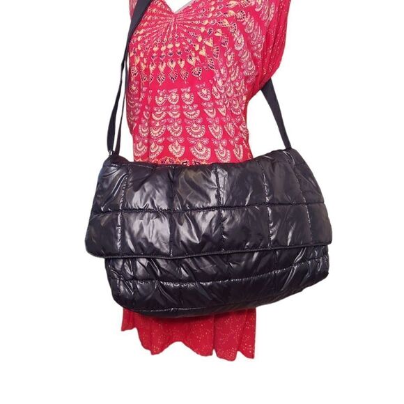 DNKY Torrie Puffer Duffle Bag - Picture 3 of 6